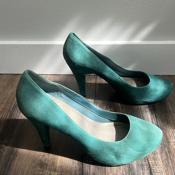 Me Too teal turquoise suede pumps heels - Picture 2 of 8